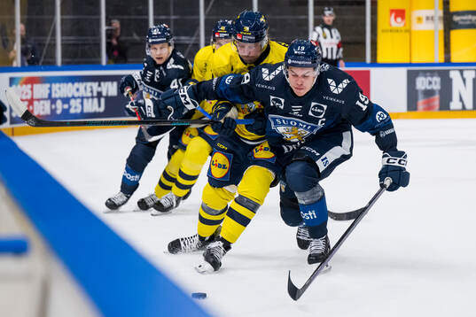 Linus Sandin of Sweden and Waltteri Merelä of Finland