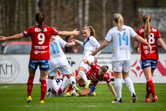 Vittsjös Hanna Ekengren mot Djurgårdens spelare