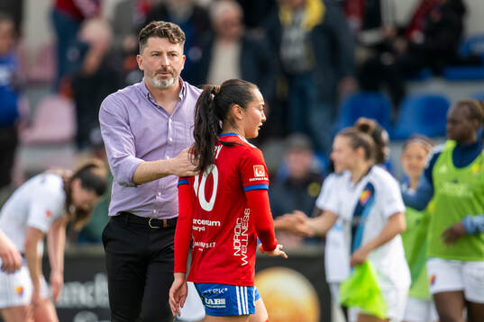 Vittsjös tränare Mladen Blagojevic tackar Jaida Nyby