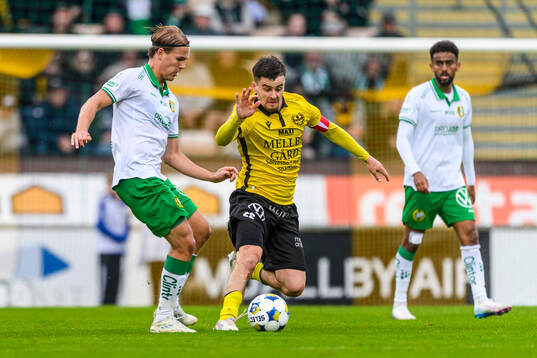 Hammarbys Markus Karlsson och Mjällbys Jesper Gustavsson