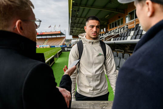 Hammarbys Jusef Erabi intervjuas