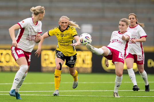 Elfsborgs Emilia Bengtsson och IK Uppsalas Ellen Andersson