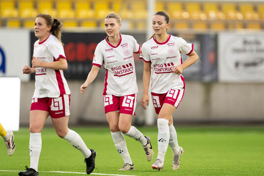 IK Uppsalas Stina Leffler jublar efter 2-2