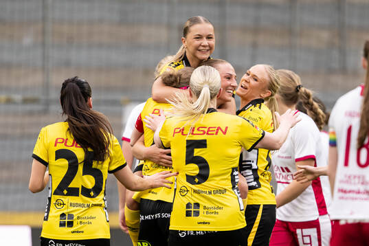 Elfsborgs Stina Jensen jublar med Alice Broman och Emilia