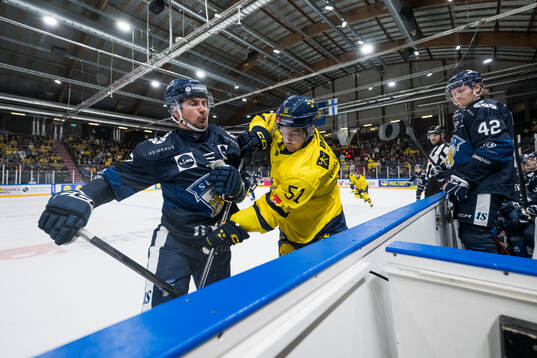 Valtteri Pulli of Finland and Filip Hållander of Sweden