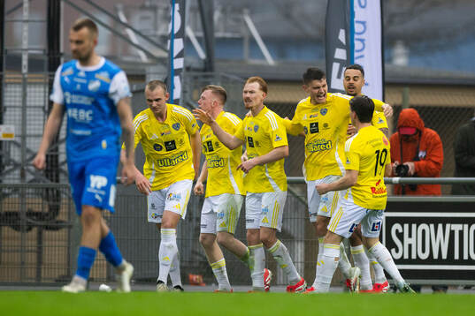 Falkenbergs Albin Andersson jublar efter 2-2