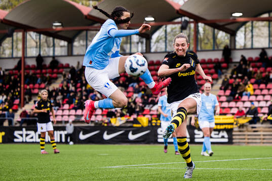 Malmö FFs Mayar Khatawi och AIKs Jennie Nordin