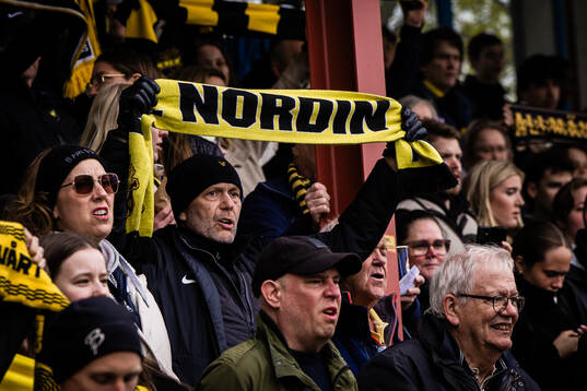 Fd AIK-spelaren Krister Nordin, och far till AIKs Jennie Nordin, på läktaren