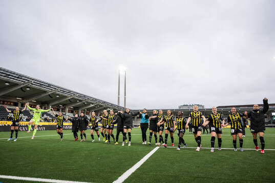 Häckens spelare jublar