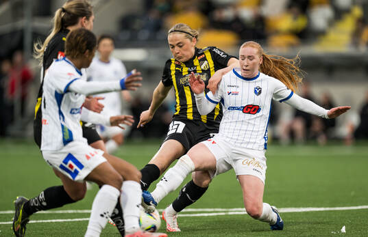 Häckens Paulina Nyström och Växjö DFFs Tilde Johansson