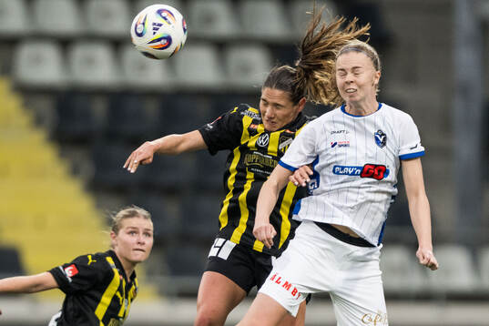 Häckens Mary Caroline Wickenheiser och Växjö DFFs Elin Nilsson