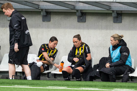Häckens Tabby Tindell, Elin Rubensson och målvakt Jennifer Falk