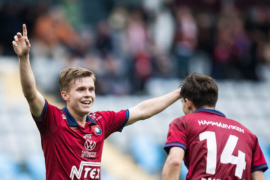 Örgrytes Isak Dahlqvist jublar