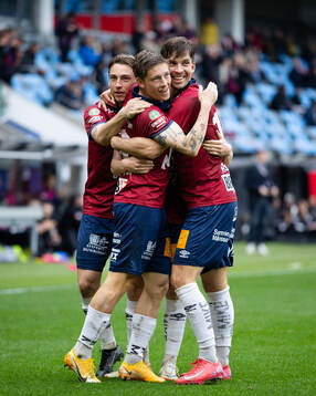 Örgrytes Anton Andreasson jublar ihop med William Svensson