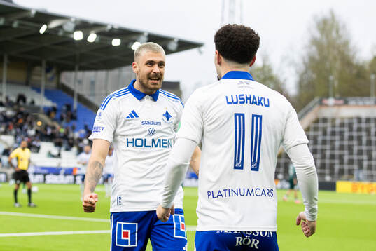 IFK Norrköpings Tim Prica jublar med Ismet Lushaku efter 3-0