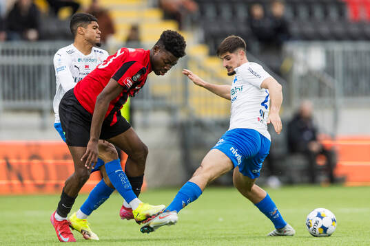 Värnamos Luke Le Roux och Frank Junior Agyei mot