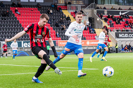 Brommapojkarnas Hlynur Freyr Karlsson och Värnamos Ajdin