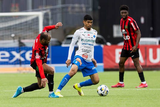 Brommapojkarnas Serge-Junior Martinsson Ngouali och