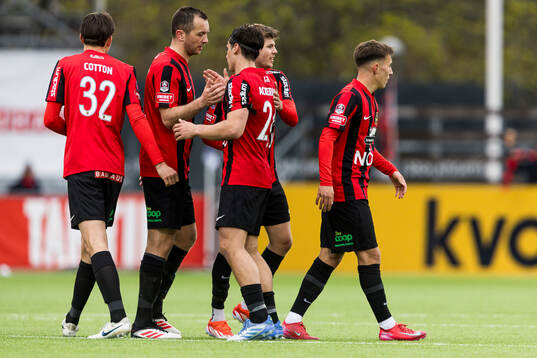 Brommapojkarnas spelare jublar