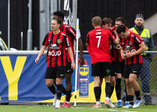 Brommapojkarnas spelare jublar