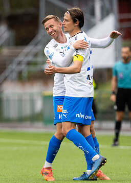 Värnamos Albin Lohikangas jublar tillsmmans med Simon Thern