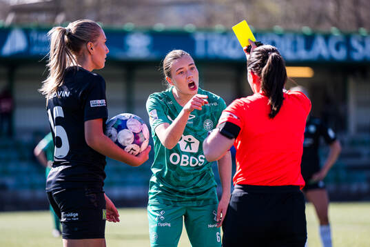 Sara Bræk of HamKam after receiving a yellow card by Aylin Kalak, referee,