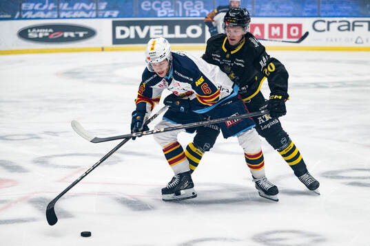 Djurgårdens Mattias Hävelid och AIKs Rasmus Rudslätt