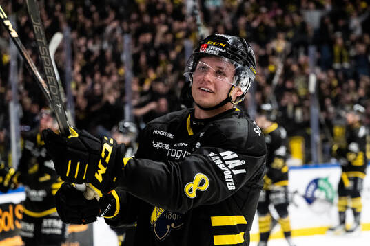 AIKs Tom Hedberg jublar