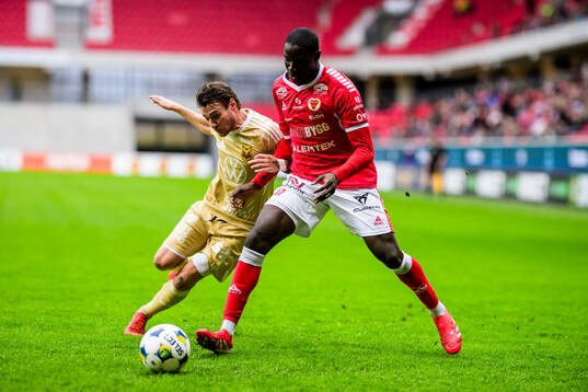 Östersunds Adrian Edqvist och Kalmars Aboubacar Keita