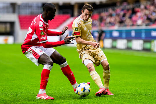 Kalmars Aboubacar Keita och Östersunds Adrian Edqvist