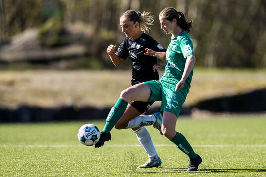 Thea Arnegård Kulvik of KIL/Hemne and Maria Hagen of HamKam