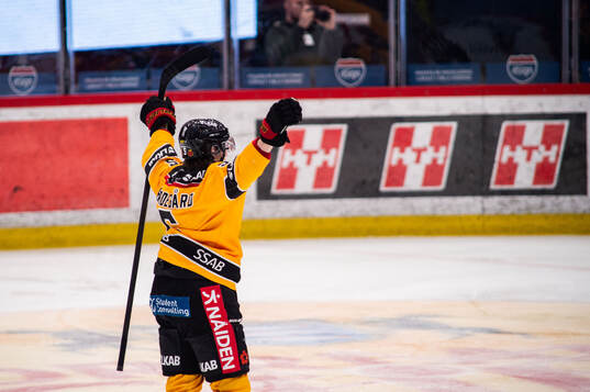 Luleås Marcus Hardegård jublar