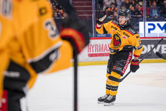 Luleås Marcus Hardegård jublar