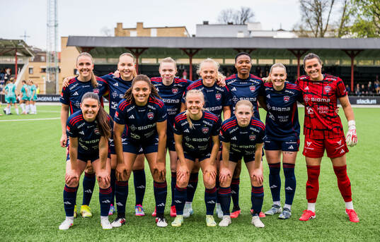 Rosengårds startelva poserar för en lagbild
