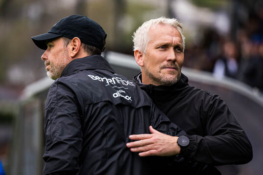 Freyr Alexandersson, head coach of Brann, and Jørgen Isnes, head coach of Strømsgodset, ahead of the Eliteserien match between Strømsgodset and Brann on April 21, 2025 in Drammen. 