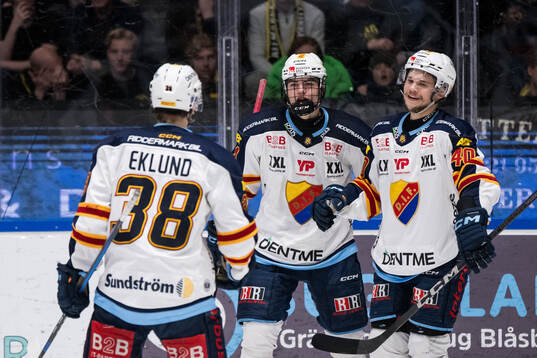 Djurgårdens Victor Eklund och Arvid Costmar jublar