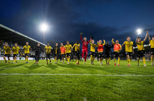 Mjällbys spelare jublar