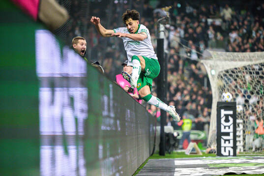 Hammarbys Sebastian Tounekti jublar