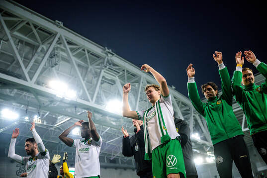 Hammarbys spelare jublar