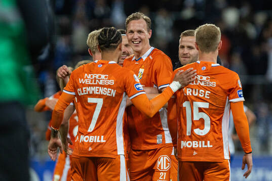 IFK Göteborgs Adam Carlén jublar