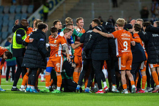 IFK Göteborgs spelare jublar
