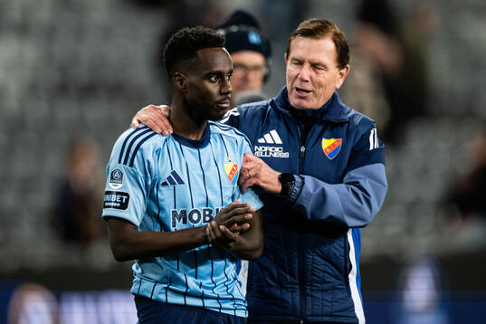 Djurgårdens Tokmac Nguen och assisterande tränare Christer Mattiasson