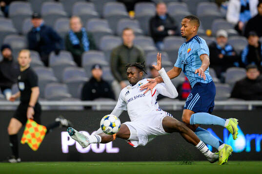 Östers Kingsley Gyamfi och Djurgårdens Zakaria Sawo