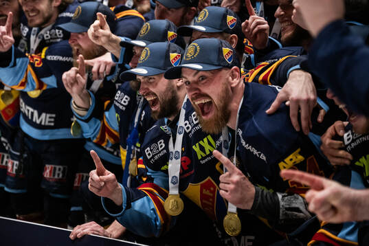 Djurgårdens Marcus Krüger och Daniel Brodin jublar