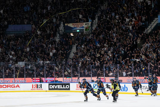Djurgårdens Daniel Brodin och Linus Klasen jublar