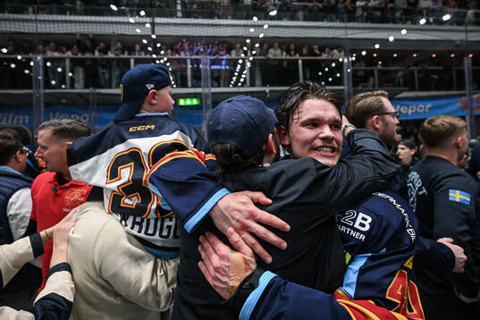 Djurgårdens Arvid Costmar jublar