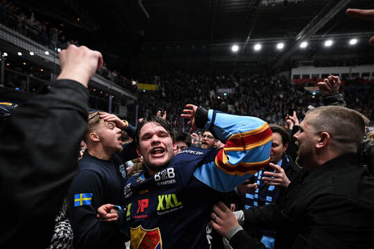 Djurgårdens Arvid Costmar jublar