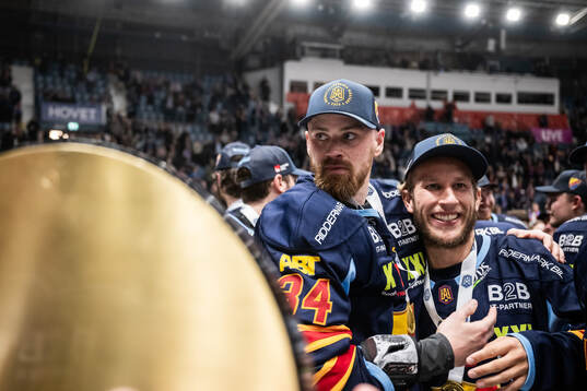 Djurgårdens Daniel Brodin och Fredrik Weigel jublar
