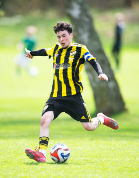 IFK Hässleholms Albion Dibrani i matchen i U19 division 1, region 1, mellan IFK Hässleholm och Onsala BK i Hässleholm 26 april 2025.