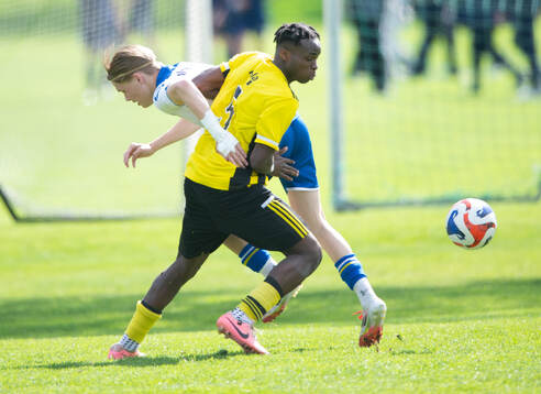 IFK Hässleholms Medvin Junior Sesay i matchen i U19 division 1, region 1, mellan IFK Hässleholm och Onsala BK i Hässleholm 26 april 2025.